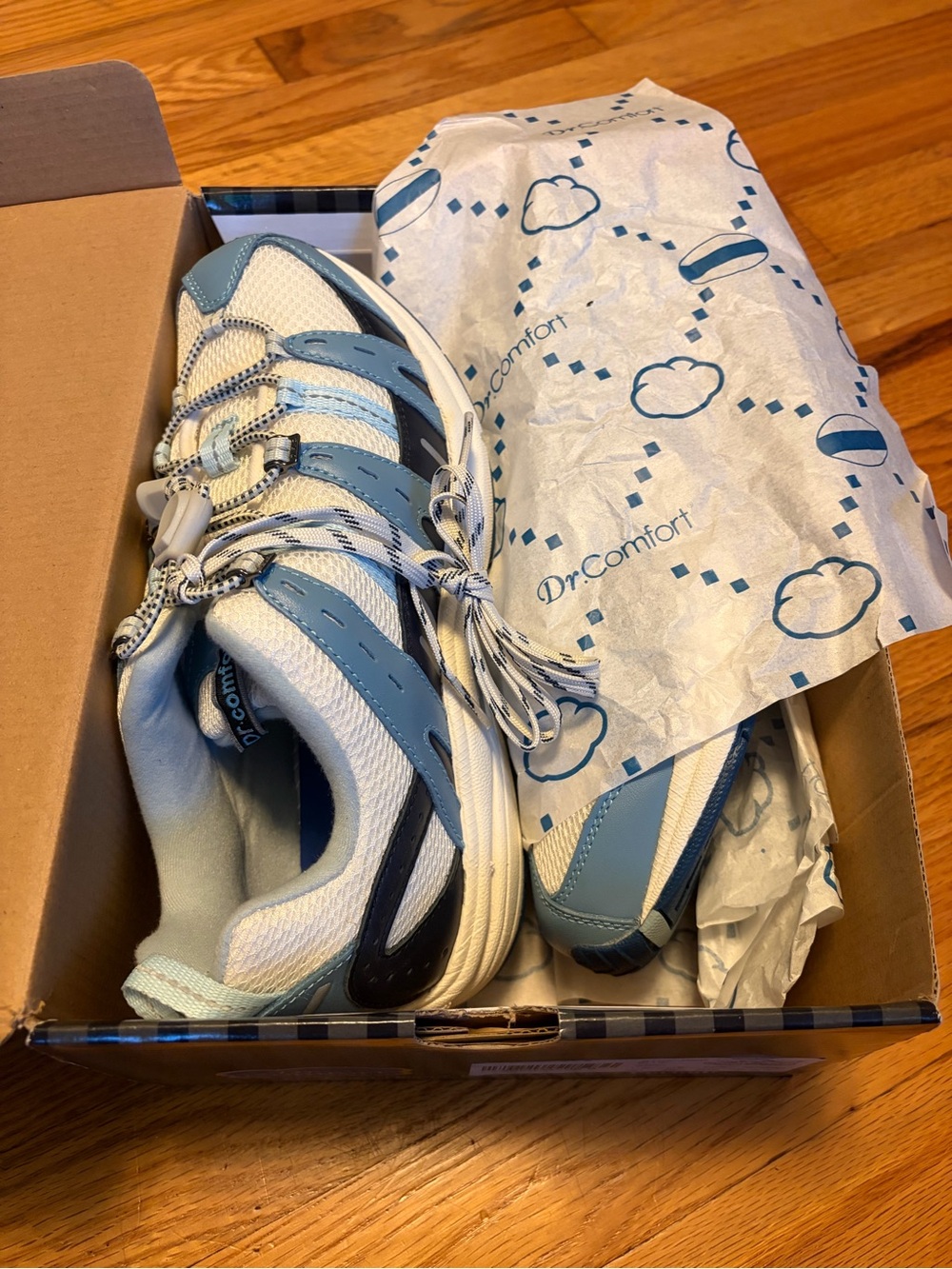 Dr. Comfort Light Blue and White Sneaker 8.5W